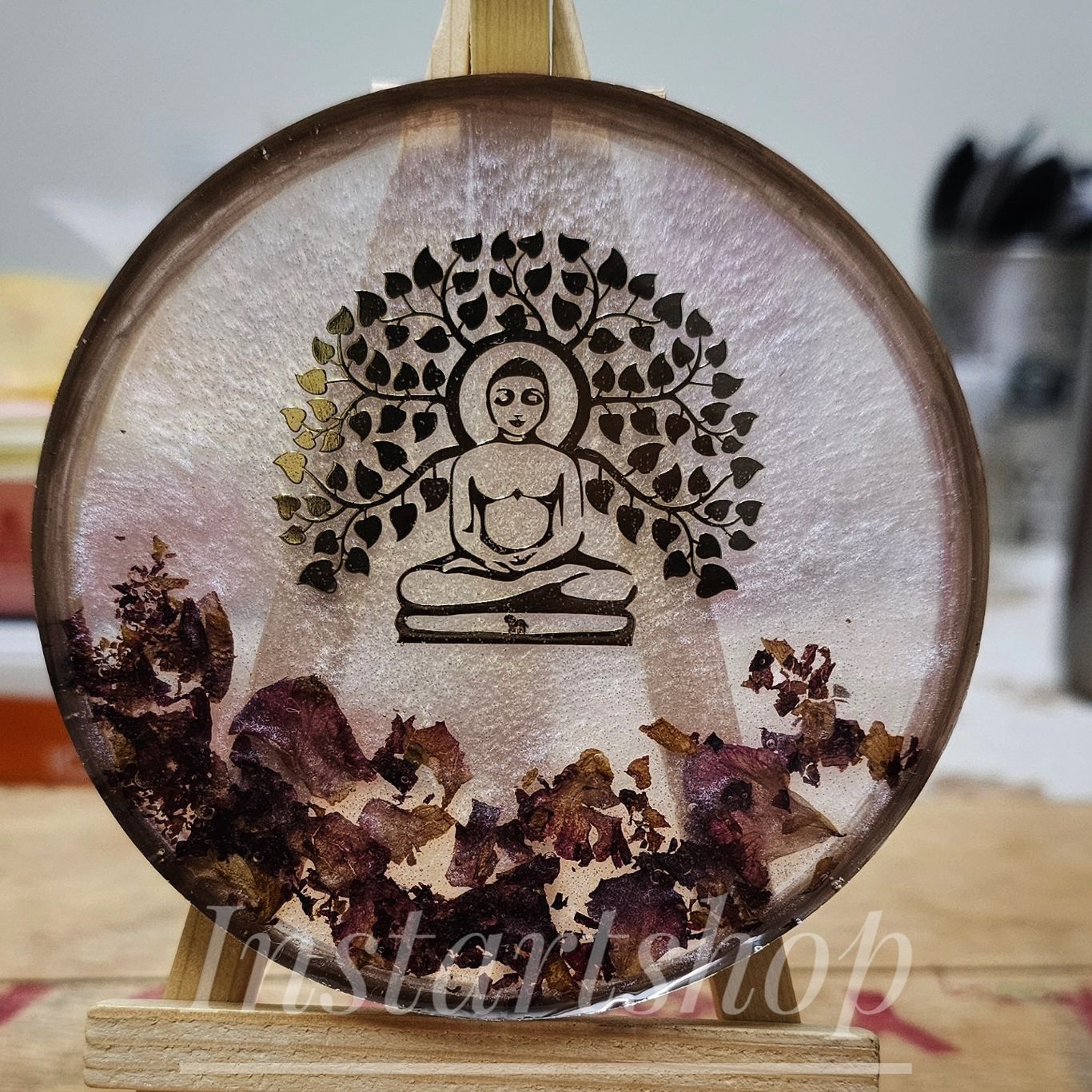 Divine Resin Mahavir Ji Showpiece with Dried Flowers
